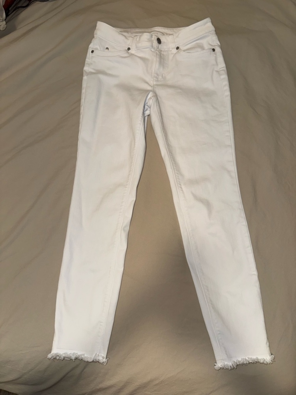 Vince Camuto White Skinny Jeans with Frayed Hem